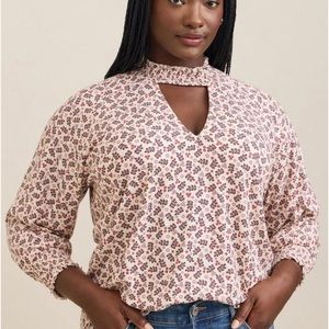 Torrid Textured Jersey Choker Neck Smocked Bottom Top size 1 Nwt